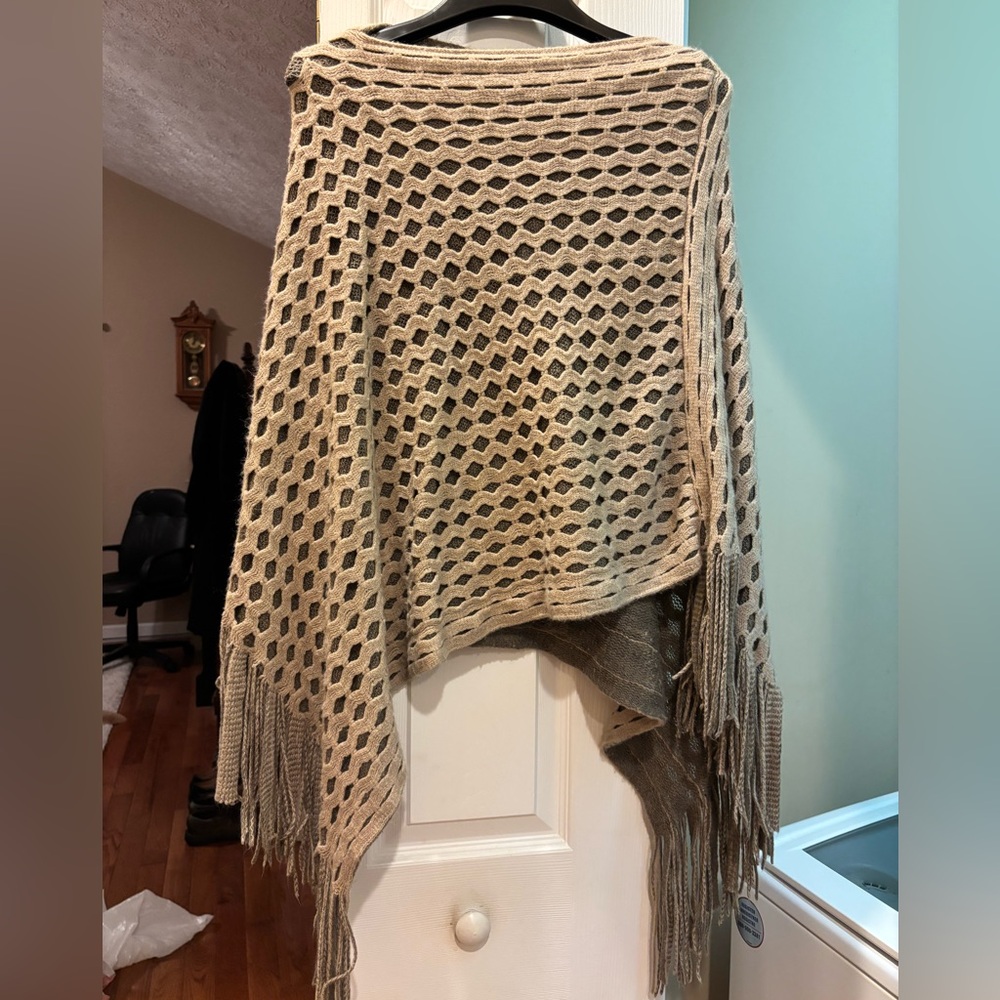 Women’s poncho/shawl sweater with fringe details in beige/gray color